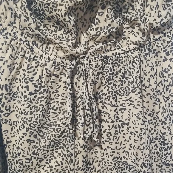 Francesca's Leopard Print Romper - Picture 3 of 9